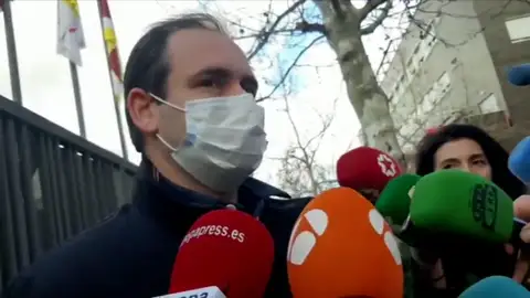 Los padres de alumnos del colegio en el que un profesor tiene coronavirus: "Estamos preocupados no alarmados" Los padres de alumnos del colegio en el que un profesor tiene coronavirus: "Estamos preocupados no alarmados"