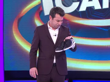 El extraño motivo por el que Arturo Valls tiene que presentar '¡Ahora caigo!' sin zapatos El extraño motivo por el que Arturo Valls tiene que presentar '¡Ahora caigo!' sin zapatos