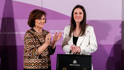 La vicepresidenta del Gobierno, Carmen Calvo, y la ministra de Igualdad, Irene Montero La vicepresidenta del Gobierno, Carmen Calvo, y la ministra de Igualdad, Irene Montero