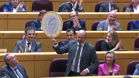 Senado: entre el 'dumping fiscal', el adoquín de Rivera y el euro de Junqueras Senado: entre el 'dumping fiscal', el adoquín de Rivera y el euro de Junqueras