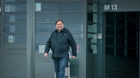 El l&iacute;der de ERC, Oriol Junqueras, sale de prisi&oacute;n