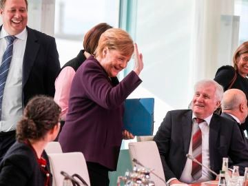 Merkel y sus ministros han dejado de estrecharse la mano