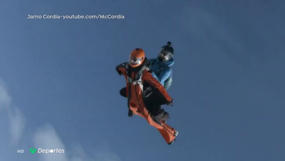 Jarno Cordia practicando 'wingsuit rodeo'