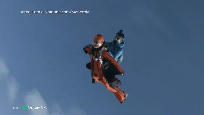 Jarno Cordia practicando 'wingsuit rodeo' Jarno Cordia practicando 'wingsuit rodeo'