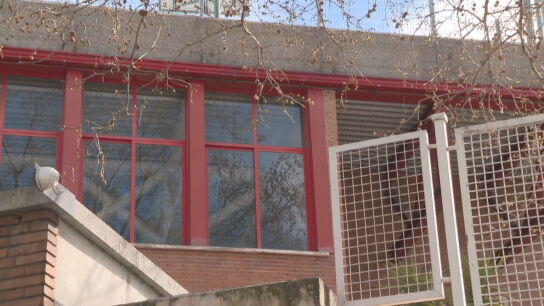 Fachada del colegio de la ni&ntilde;a contagiada por coronavirus