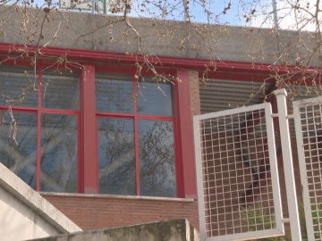 Fachada del colegio de la niña contagiada por coronavirus