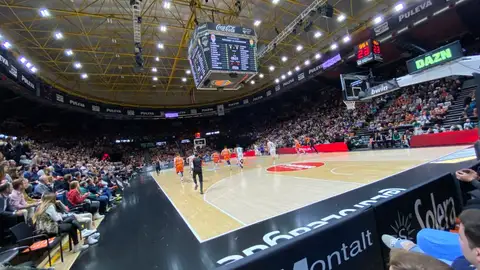 Deportes Antena 3 (04-03-20) Sanidad insiste en que el partido del Valencia Basket tendrá que jugarse a puerta cerrada por el coronavirus Deportes Antena 3 (04-03-20) Sanidad insiste en que el partido del Valencia Basket tendrá que jugarse a puerta cerrada por el coronavirus
