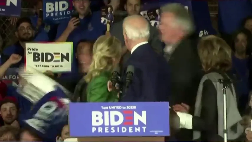 La reacci&oacute;n de la mujer de Joe Biden para proteger a su marido cuando una mujer irrumpe en uno de los m&iacute;tines 