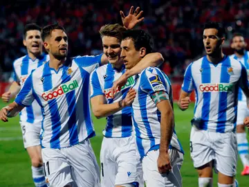 La Real Sociedad celebra el gol de Oyarzábal de penalti La Real Sociedad celebra el gol de Oyarzábal de penalti