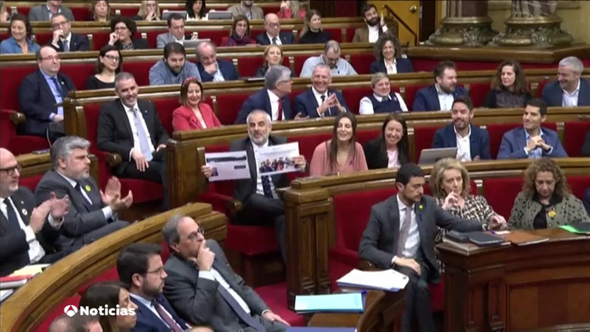 Torra y ERC escenifican sus diferencias en el pleno del Parlament Torra y ERC escenifican sus diferencias en el pleno del Parlament