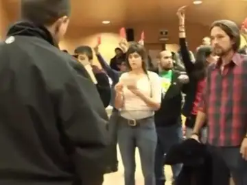 Cuando Pablo Iglesias hacía los escraches... en vez de sufrirlos Cuando Pablo Iglesias hacía los escraches... en vez de sufrirlos