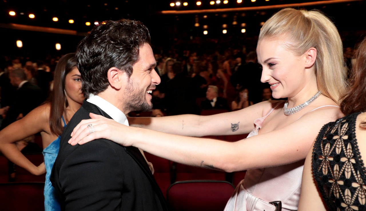 Kit Harington y Sophie Turner, Sansa Strak y Jon Snow en 'Juego de Tronos'