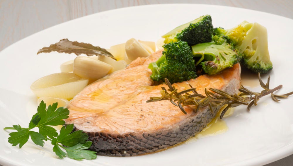 Salmón en escabeche con brócoli salteado