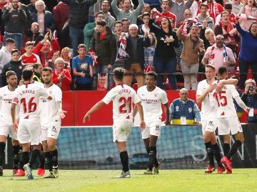 Los jugadores del Sevilla celebran un gol en el Sánchez Pizjuán