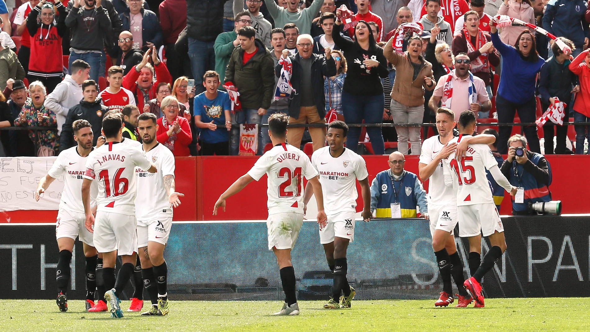 Los jugadores del Sevilla celebran un gol en el Sánchez Pizjuán Los jugadores del Sevilla celebran un gol en el Sánchez Pizjuán