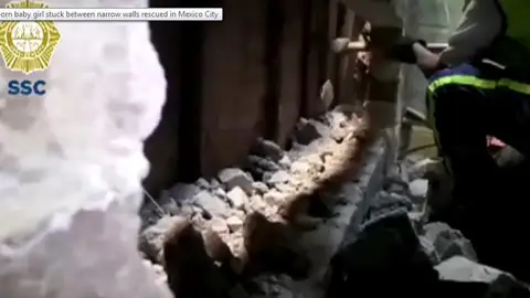 Rescatan a una bebé abandonada entre dos paredes en México Rescatan a una bebé abandonada entre dos paredes en México