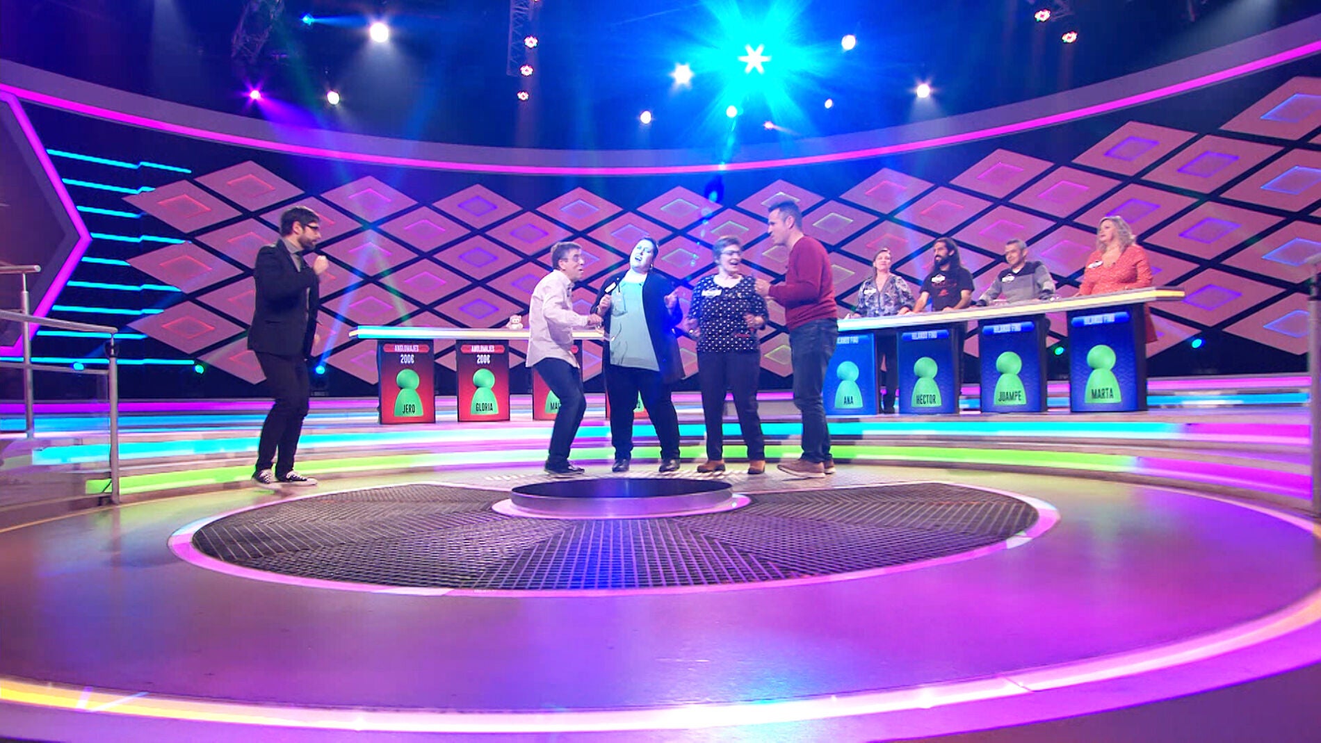 Los &lsquo;Anglomajes&rsquo; inauguran su marcador con una canci&oacute;n que homenajea a las mujeres trabajadoras