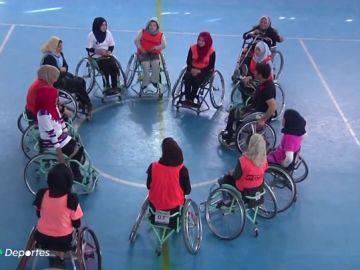 El baloncesto en silla de ruedas, un método de salvación en peligro para las mujeres discapacitadas en Afganistán 