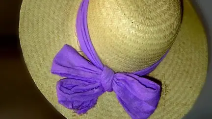 Lazo morado para el Día Internacional de la Mujer Día de la mujer