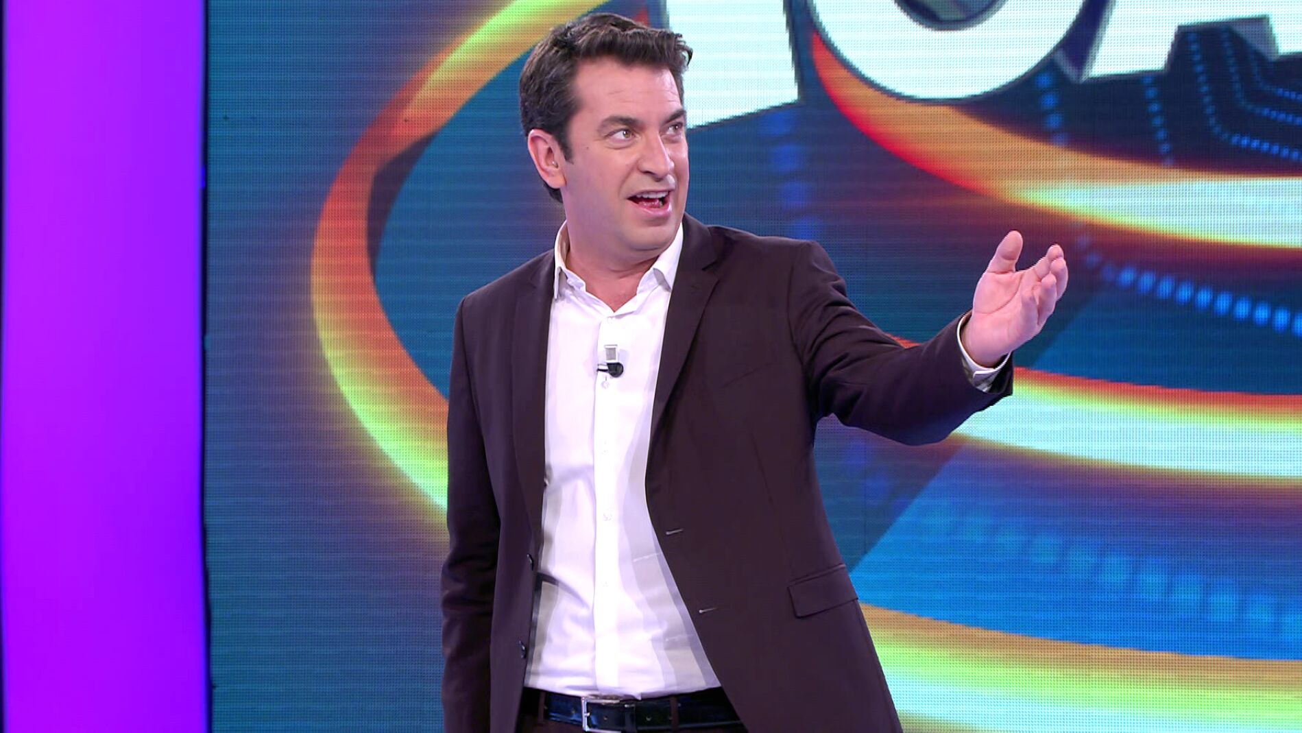 Arturo Valls demuestra en '¡Ahora caigo!' sus avances en canto pese a las adversidades