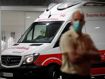 Imagen de archivo de ambulancia a su llegada al Hospital Universitario Central de Asturias Imagen de archivo de ambulancia a su llegada al Hospital Universitario Central de Asturias