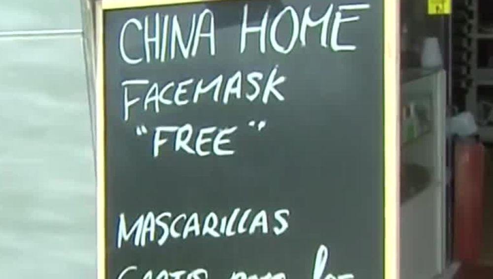 Comercios chinos de Nerja y Estepona ofrecen gratis mascarillas y gel de manos