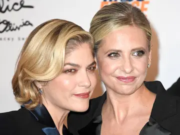 Selma Blair y Sarah Michelle Gellar Selma Blair y Sarah Michelle Gellar