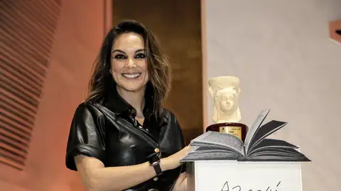Mónica Carrillo tras recoger el Premio Azorín de Novela 2020. Mónica Carrillo tras recoger el Premio Azorín de Novela 2020.
