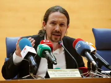 Estudiantes increpan a Pablo Iglesias en la Universidad Estudiantes increpan a Pablo Iglesias en la Universidad
