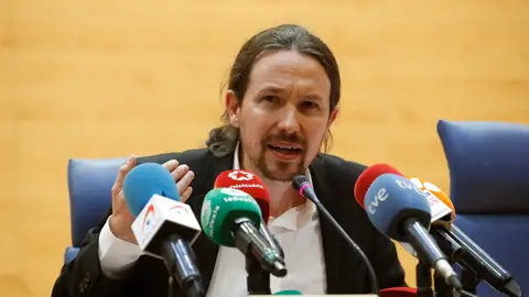 Estudiantes increpan a Pablo Iglesias en la Universidad Estudiantes increpan a Pablo Iglesias en la Universidad