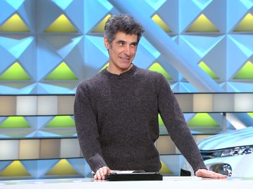 La atrevida caricia de Jorge Fern&aacute;ndez a un concursante