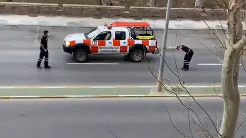 Protección Civil de Cartagena baila el "Hola don Pepito, hola Don José" para celebrar el Día del Padre a pesar del coronavirus Protección Civil de Cartagena baila el "Hola don Pepito, hola Don José" para celebrar el Día del Padre a pesar del coronavirus