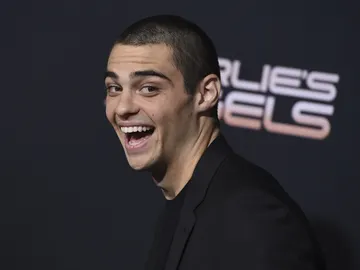 Noah Centineo en la premiere de 'Los Ángeles de Charlie' Noah Centineo en la premiere de 'Los Ángeles de Charlie'