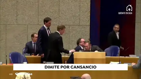 Dimite el ministro de Sanidad de Holanda tras desmayarse en pleno debate sobre las medidas contra el coronavirus Dimite el ministro de Sanidad de Holanda tras desmayarse en pleno debate sobre las medidas contra el coronavirus