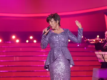 Belinda Washington derrocha elegancia como Natalie Cole en ‘L-o-v-e’ Belinda Washington derrocha elegancia como Natalie Cole en ‘L-o-v-e’