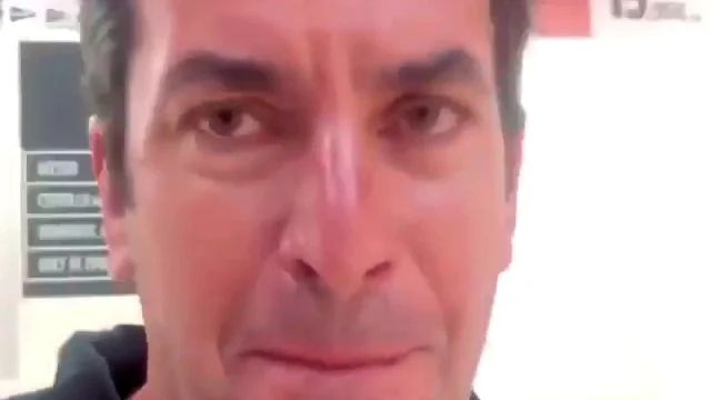 La dificilísima elección de Arturo Valls al hacer la compra en un supermercado La dificilísima elección de Arturo Valls al hacer la compra en un supermercado