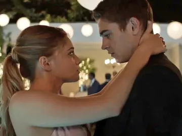 Josephine Langford y Hero Fiennes como Tessa y Hardin en 'After' Josephine Langford y Hero Fiennes como Tessa y Hardin en 'After'