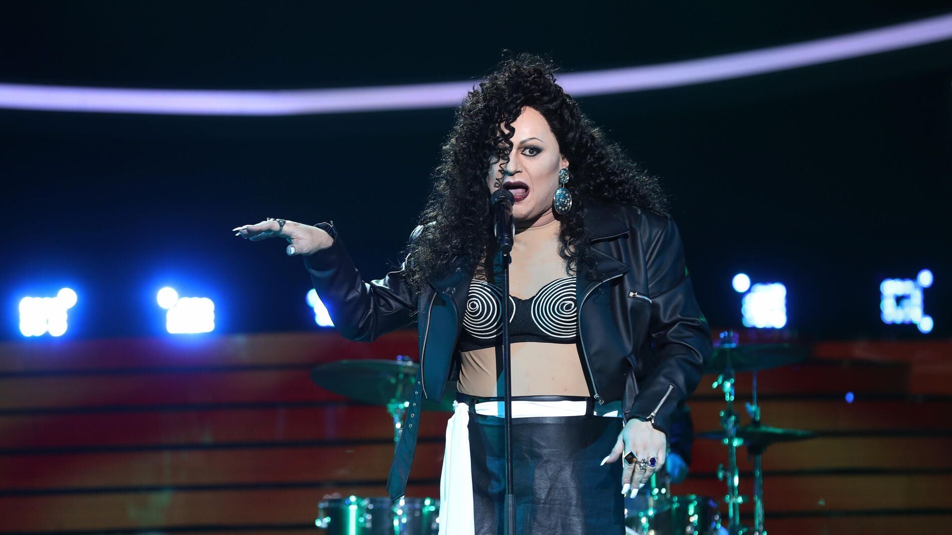 El Monaguillo es el ‘Rey del glam’ como Alaska