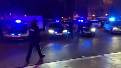 Plentzia: Detenidos por lanzar sillas y botellas contra la Ertzaintza en un botellón en Vizcaya Plentzia: Detenidos por lanzar sillas y botellas contra la Ertzaintza en un botellón en Vizcaya