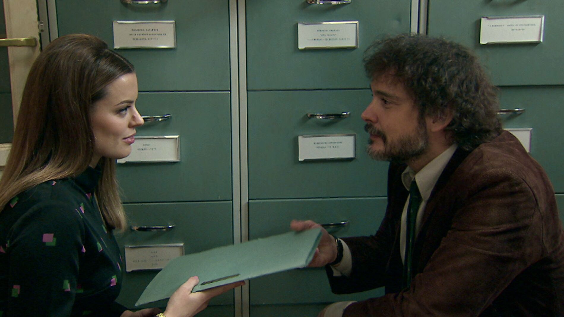 Los sentimientos vuelven aflorar entre Lourdes y Guillermo