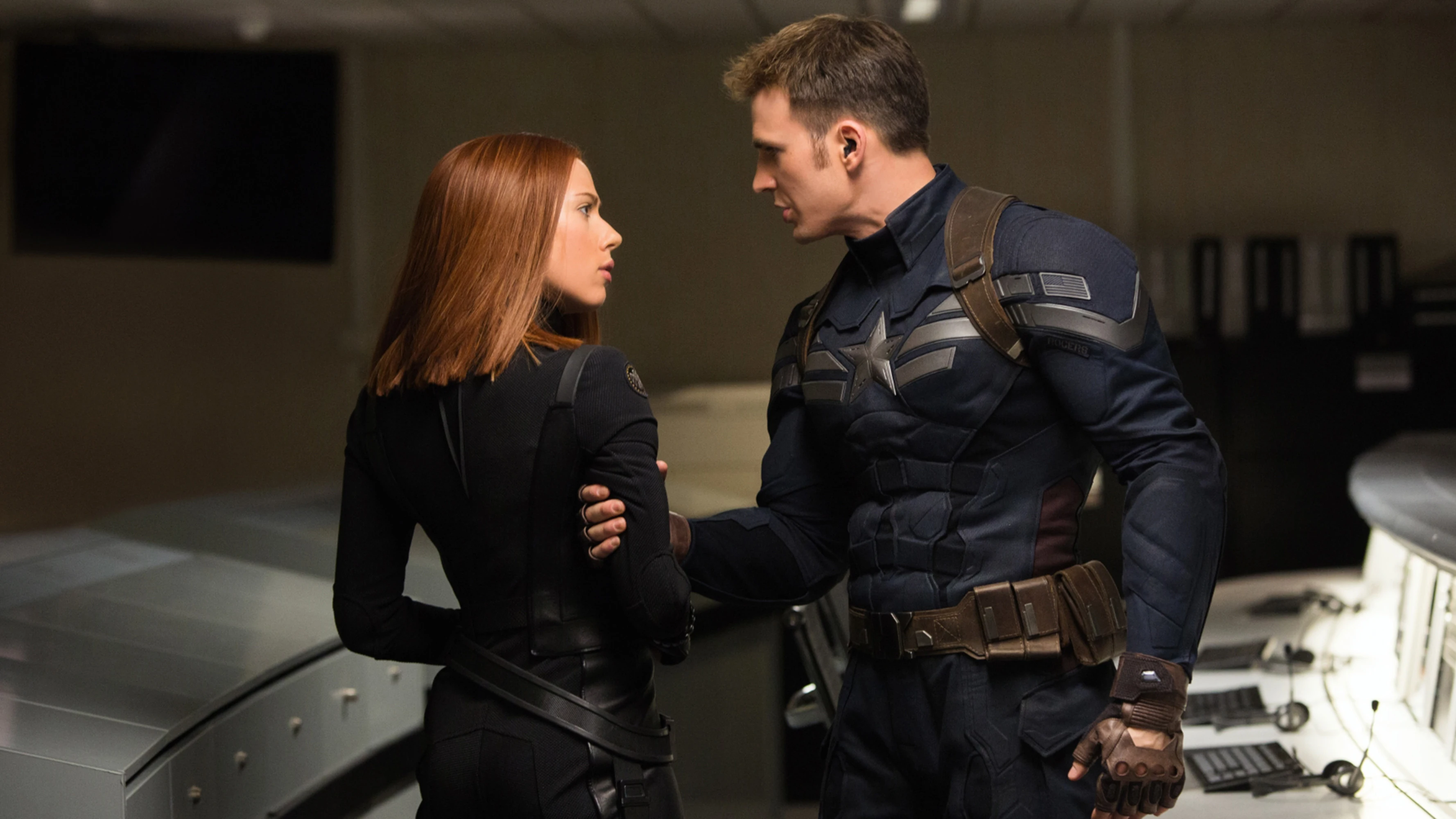 Scarlett Johansson y Chris Evans como Viuda Negra y Capitán América en Marvel Scarlett Johansson y Chris Evans como Viuda Negra y Capitán América en Marvel