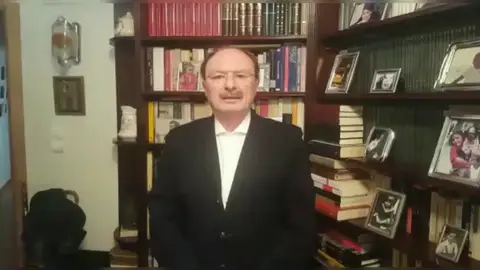 "Todas las manos son útiles", médicos jubilados se ofrecen ante la crisis de coronavirus "Todas las manos son útiles", médicos jubilados se ofrecen ante la crisis de coronavirus