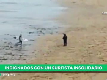 Un surfista, multado en la playa de Zarautz por hacer surf saltándose el confinamiento por el coronavirus