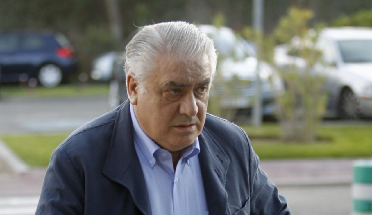 Deportes Antena 3 (22-03-20) El emotivo adiós del mundo del fútbol a Lorenzo Sanz, el presidente que devolvió al Real Madrid el reinado de Europa Deportes Antena 3 (22-03-20) El emotivo adiós del mundo del fútbol a Lorenzo Sanz, el presidente que devolvió al Real Madrid el reinado de Europa