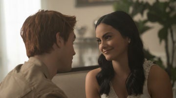 Archie y Veronica en 'Riverdale'