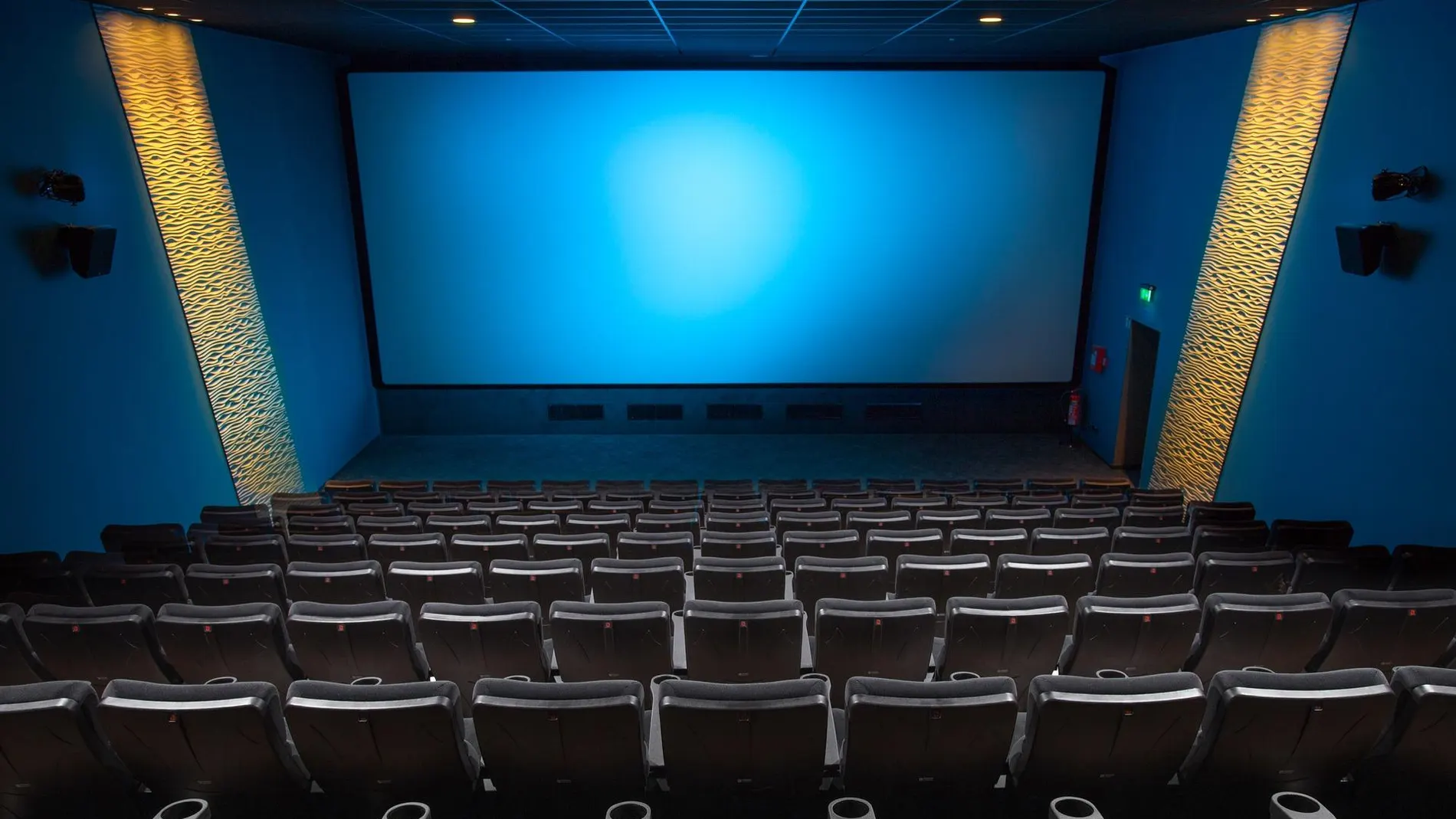 Imagen de archivo de una sala de cine de Barcelona sin espectadores Imagen de archivo de una sala de cine de Barcelona sin espectadores