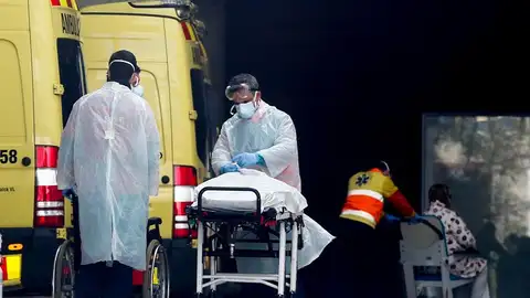 Personal médico en un hospital, en plena crisis del coronavirus Personal médico el Hospital de Bellvitge en L'Hospitalet
