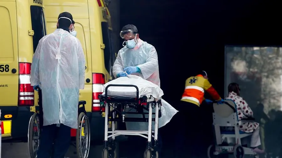 Personal médico en un hospital, en plena crisis del coronavirus Personal médico el Hospital de Bellvitge en L'Hospitalet