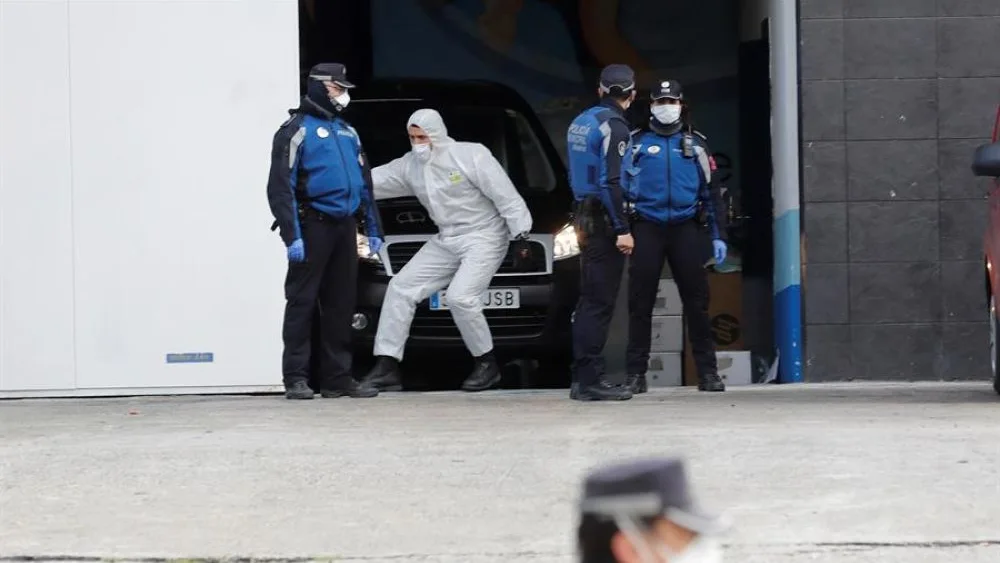 laSexta Noticias 14:00 (24-03-20) El Palacio de Hielo de Madrid ya funciona como morgue y recibe a los primeros fallecidos por coronavirus laSexta Noticias 14:00 (24-03-20) El Palacio de Hielo de Madrid ya funciona como morgue y recibe a los primeros fallecidos por coronavirus