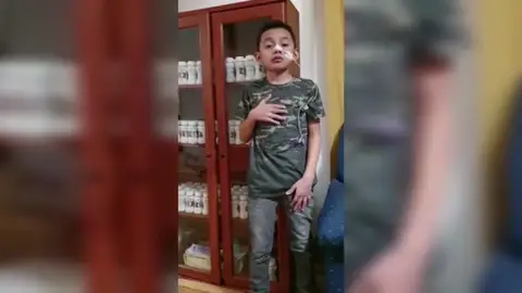 Un niño que fue operado de vida o muerte pide ayuda para los sanitarios que le salvaron: "¡Por favor, quedaros en casa!" Un niño que fue operado de vida o muerte pide ayuda para los sanitarios que le salvaron: "¡Por favor, quedaros en casa!"